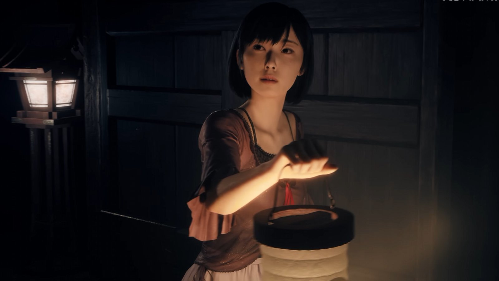 Disponibile un DLC gratuito di Silent Hill f nato dalla collaborazione con Fatal Frame II Remake
