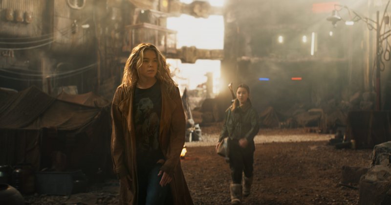Milly Alcock (a sinistra) e Eve Ridley (a destra) sono le due protagoniste di Supergirl