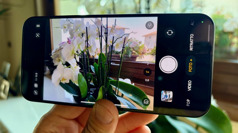 Il comparto fotocamere di OPPO Reno16 Pro è completo e affidabile
