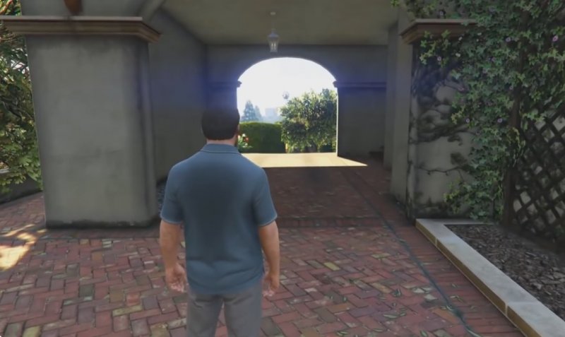 Una volta tornati all'ombra le macchie di sudore sui vestiti sono visibili ancora meglio in GTA V