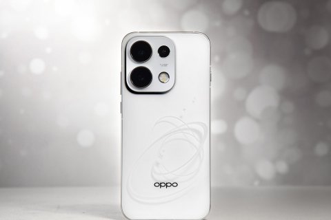 OPPO Reno16 Pro, la recensione: lo smartphone Android è sempre compatto, il prezzo proprio no