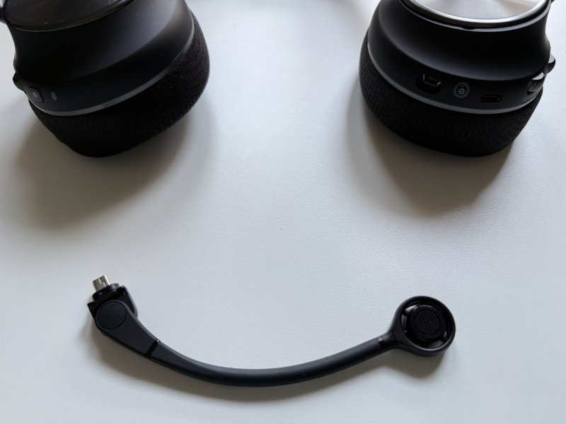 Il microfono delle Turtle Beach Stealth Pro II è una classica asta rimovibile con un design abbastanza sottotono