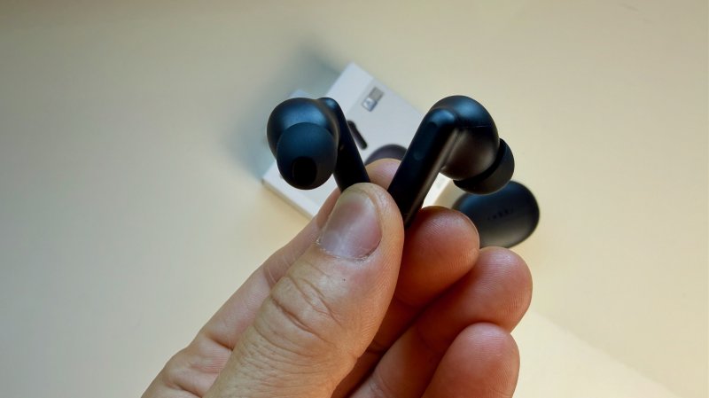 Le OPPO Enco Air5 non rivoluzionano l'estetica, ma sono ben costruite