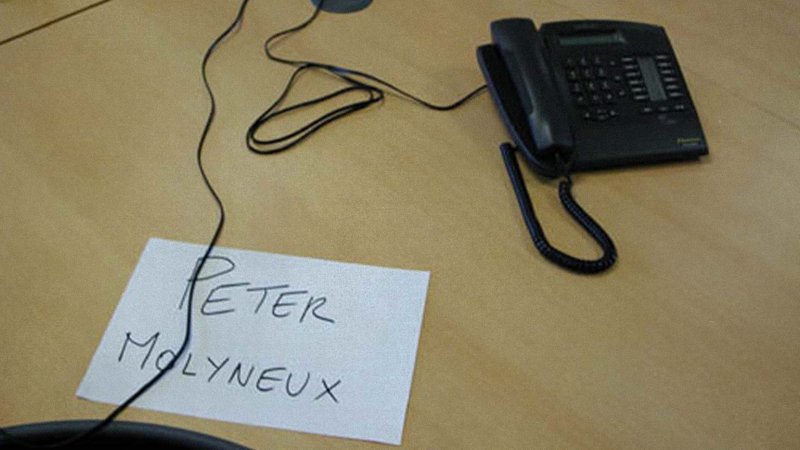 La prima scrivania di Molyneux nel quartier generale di Lionhead