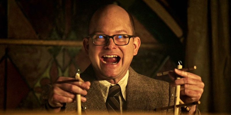 Un po' come il vampiro psichico Colin Robinson di What We Do in the Shadows navighiamo sul web per vivere delle emozioni negative altrui
