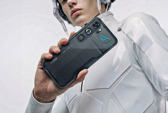 Il gaming phone budget con ventola di raffreddamento