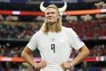 La star dei mondiali Erling Haaland mostra la sua postazione da gioco e chiede a Xbox di sponsorizzarlo