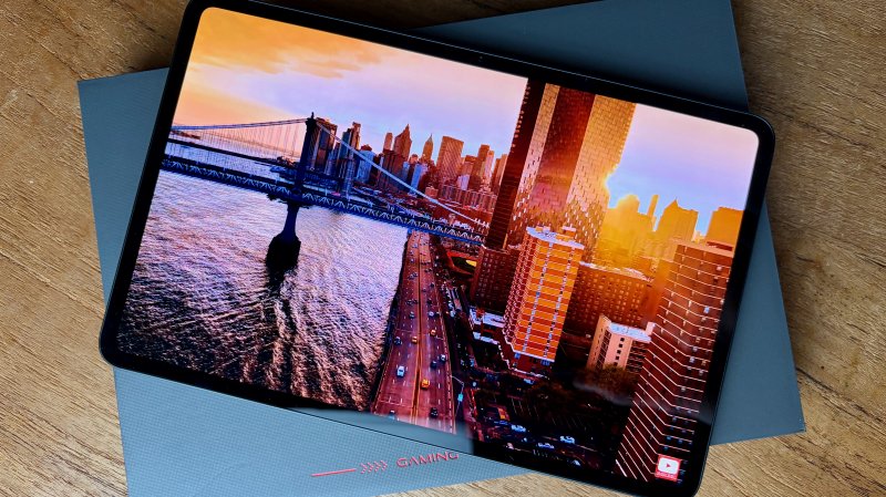 Il display di REDMAGIC Astra 2 Gaming Tablet non cambia troppo dal predecessore, ma si conferma ottimo