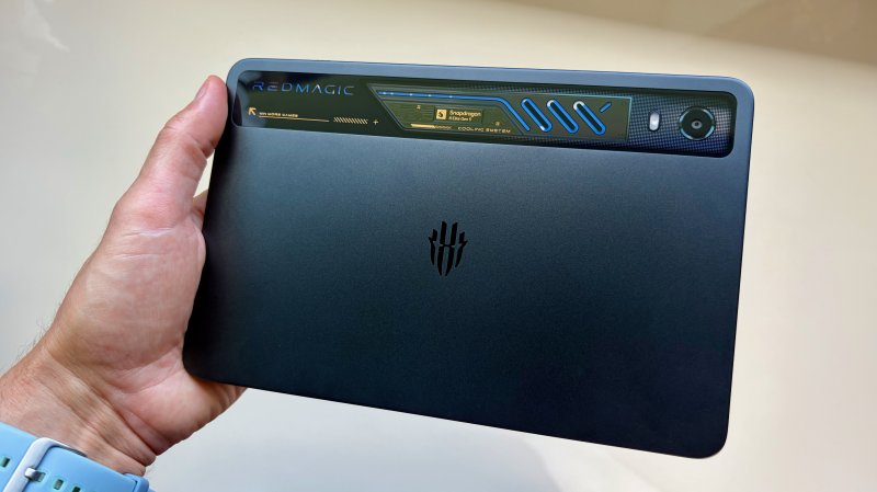 Il retro di REDMAGIC Astra 2 Gaming Tablet è perfettamente piatto