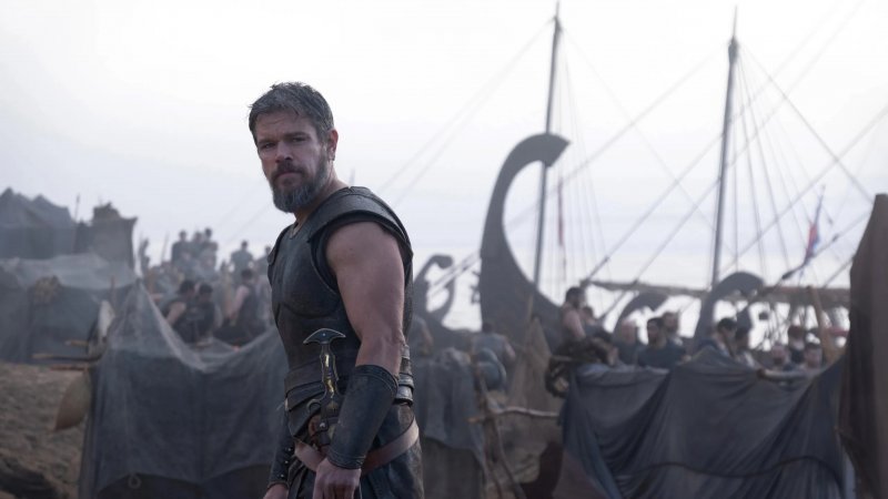 Matt Damon dona a Ulisse una fisicità e un'interpretazione convincenti