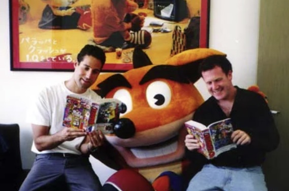 Rubin e Gavin insieme alla loro creatura