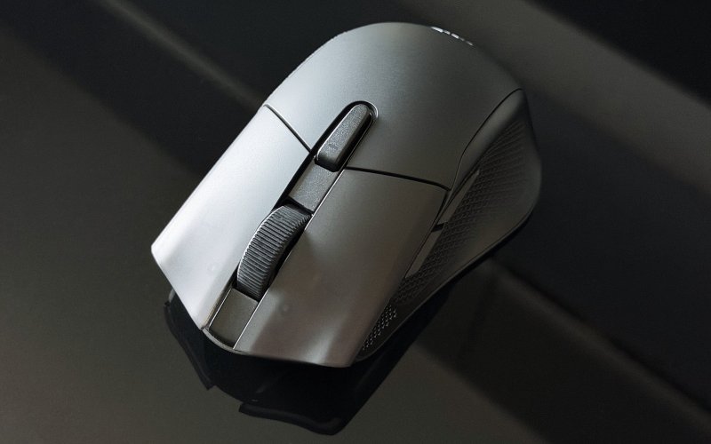 La parte superiore del Corsair Harpoon V2 Wireless è cambiata rispetto al precedente modello