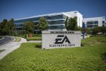 Il CEO di EA e vari manager hanno ottenuto grandi bonus, nonostante i licenziamenti