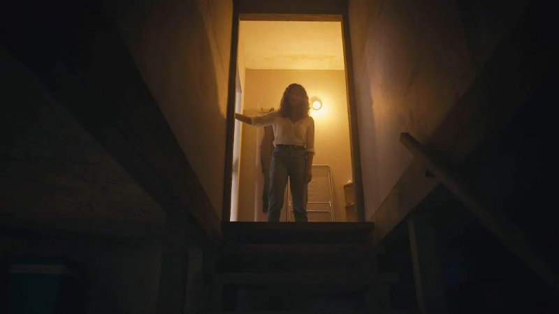 In Barbarian la casa, con i suoi segreti, è protagonista come nel primo Resident Evil