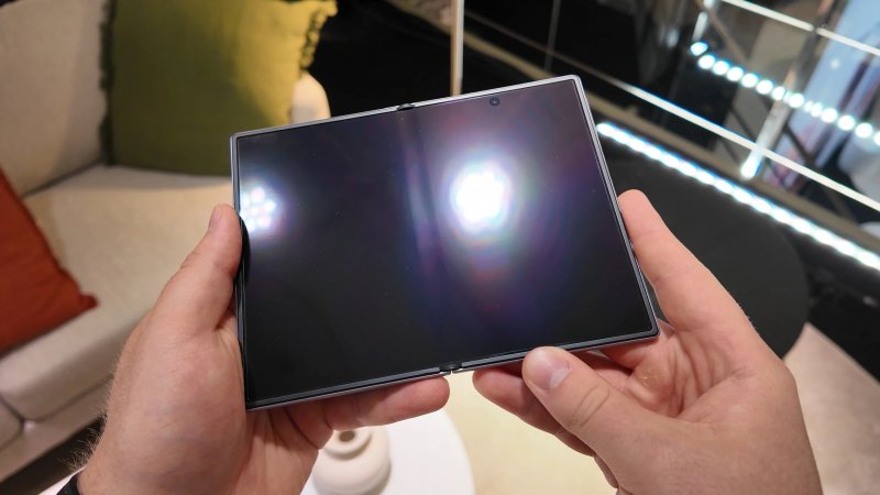 Un pieghevole Samsung (Fonte: SamMobile)