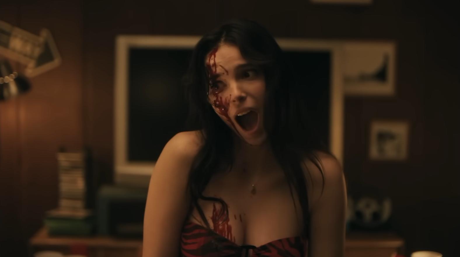 Nikki in una scena del trailer di Obsession