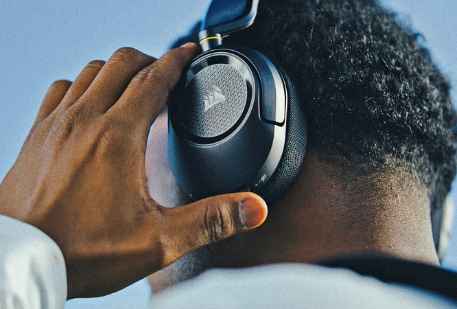 Le cuffie con duplice connettività wireless leggere e comode