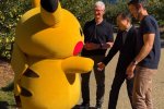 Pikachu visita Apple Park: dopo l'addio Tim Cook si metterà a cercare Pokémon?