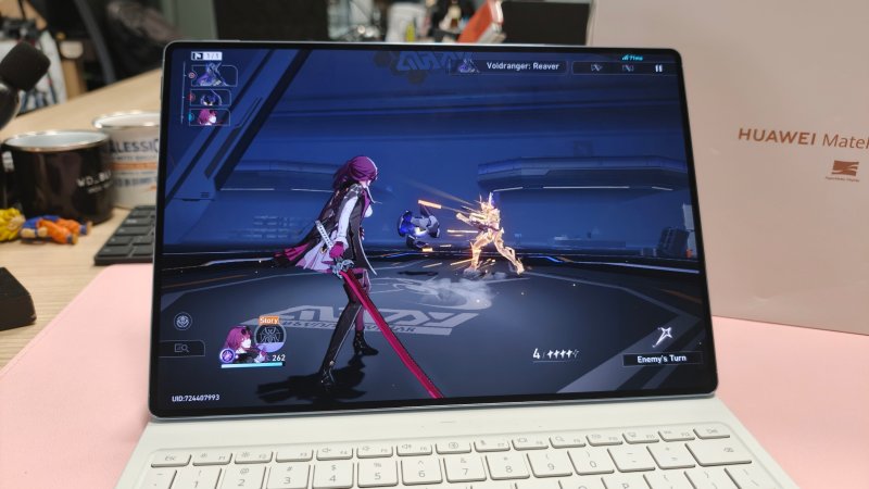 Su Huawei MatePad Pro Max gira più o meno tutto