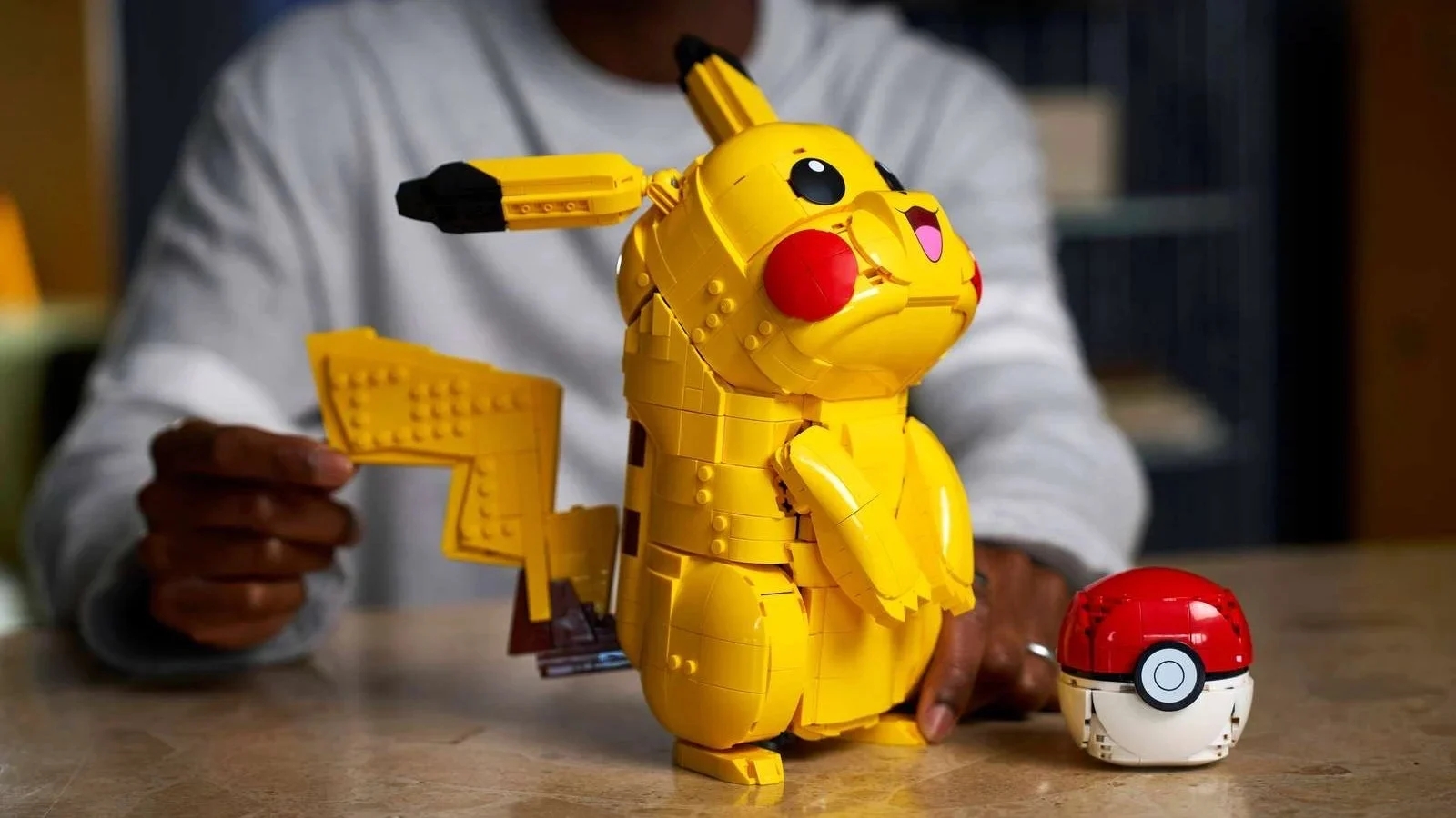 Un'immagine di Pikachu in versione LEGO Smart Play