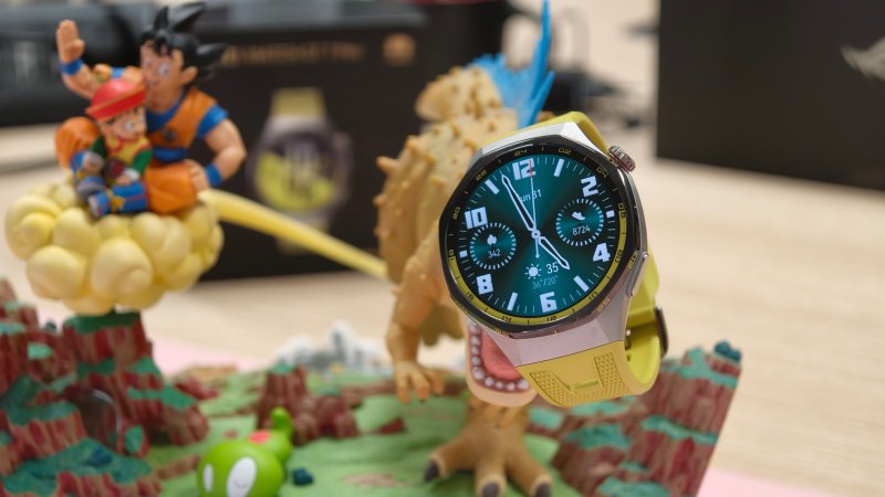 Huawei Watch GT 7 Pro nella colorazione gialla