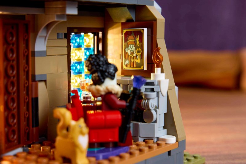 Alcuni notevoli dettagli del set LEGO Icons Maniero della Sindaca (11383), creato da Cabral