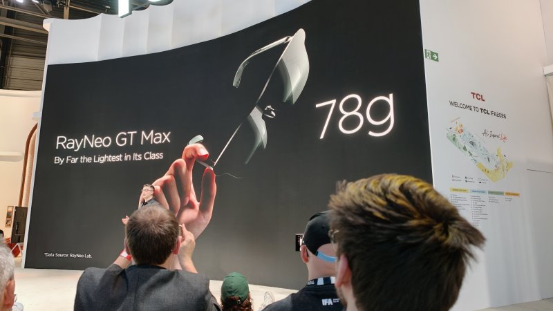 I RayNeo GT Max pesano 78 grammi, 13 in meno degli occhiali ROG