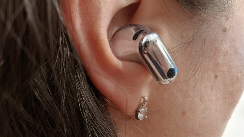 Le FreeBuds Neo restano ben salde nel padiglione auricolare.