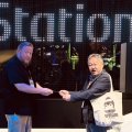 Due ex-PlayStation replicano lo storico video su come condividere un gioco, ma senza disco