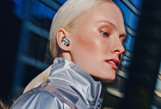 Cancellazione attiva del rumore, audio spaziale e design curato al prezzo giusto