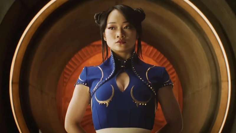 Chun-Li sembra avere il compito di reclutare combattenti per il World Warrior Tournament