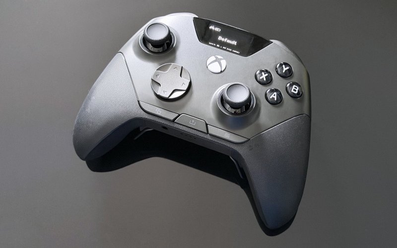 Lo SteelSeries Aeon Pro visto di fronte