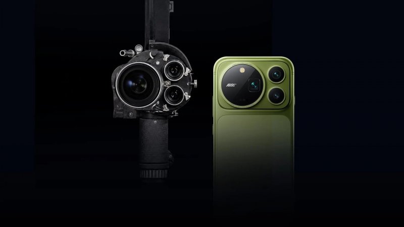 The camera design was inspired by the three-lens turret used by ARRI in its cinema cameras