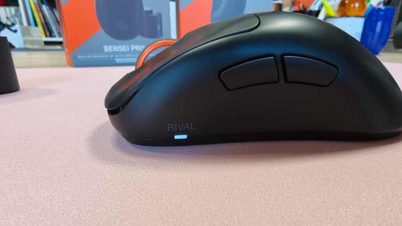 L'unico LED degli SteelSeries Sensei e Rival Pro