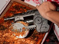 Your pizza doesn't stand a chance with the official Gears of War: E-Day pizza cutter