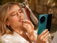 vivo X Fold6 arriva in Italia con fotocamera da 200 MP e teleconverter ZEISS: specifiche e prezzo