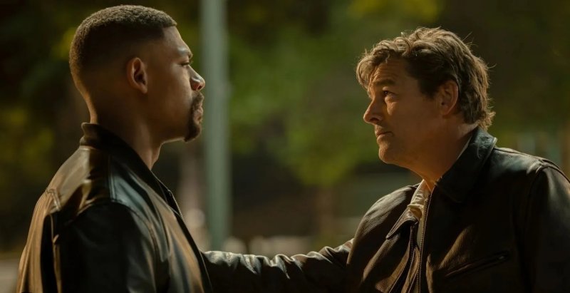 Gli ottimi Aaron Pierre e Kyle Chandler nei panni di John Stewart e Hal Jordan