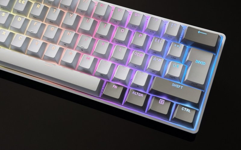 Uno sguardo al sistema di illuminazione della Corsair Clipper Pro Mini 60