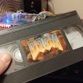 Un modder porta Super Mario Bros. e DOOM su VHS con una console FPGA
