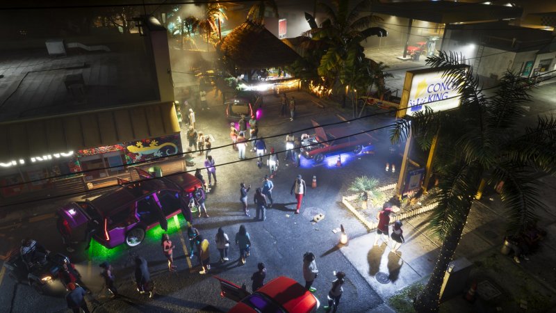 Gente radunata in un parcheggio in GTA 6