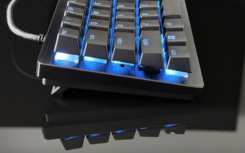 La Razer Huntsman V3 HE Magnetic Mini 65% 8 KHz vista di lato