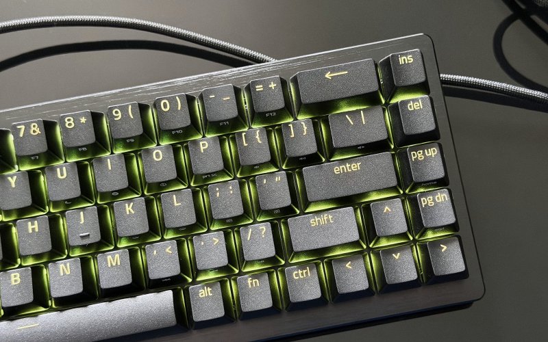La Razer Huntsman V3 HE Magnetic Mini 65% 8 KHz include le frecce direzionali e alcuni pulsanti exta nella parte destra