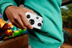 Microsoft presenta Xbox Nano Controller, un pad tascabile pensato per i più piccoli e per il gioco in mobilità