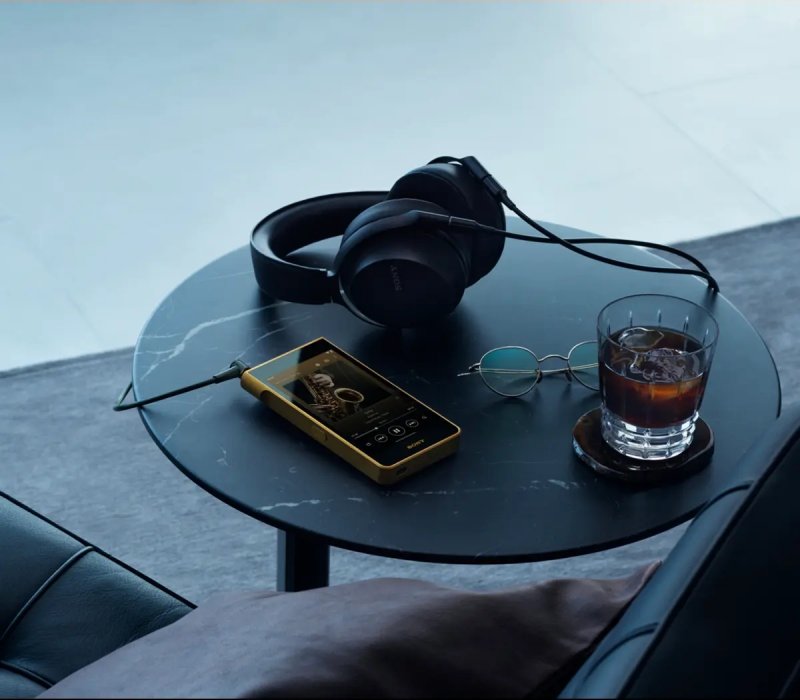Il nuovo Walkman richiede un tavolino da 10.000 euro per suonare al meglio